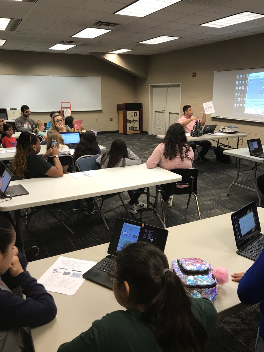 iamshendy_'s tweet photo. VEX IQ Scrimmage #DallasISD Teamwork champions #CasaView #Hernandez @dallasschools @DallasisdSTEM #CS4Dallas #CompSciTech We grow future #engineersintraining https://t.co/L6BgJcD4Sd