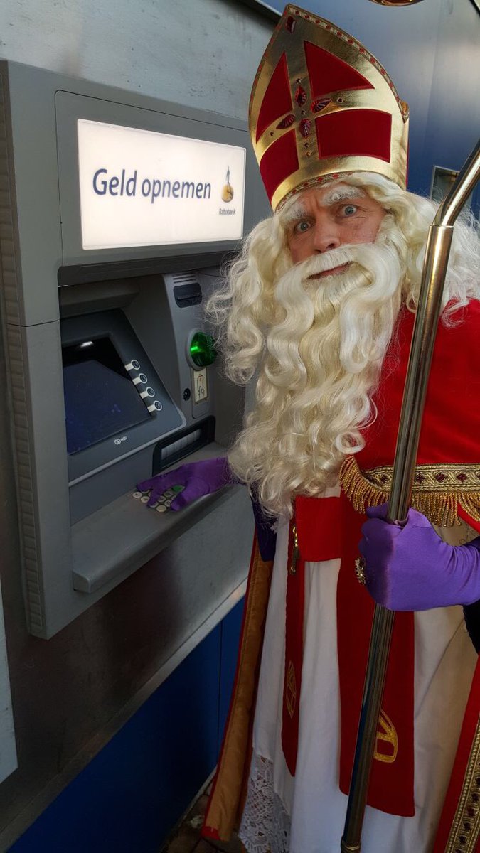 SinterklaasB's tweet photo. En wat Sint tussendoor allemaal doet? @Twitter en @facebook bijwerken. Pinnen bij de @Rabobank, ogen doormeten bij @pearleopticiens Druk baasje dus. https://t.co/2GlNY3zeE8