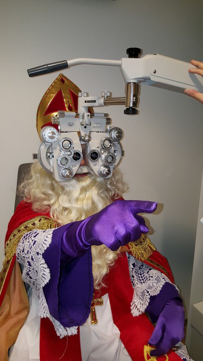 En wat Sint tussendoor allemaal doet? <a href="/Twitter/">Twitter</a> en <a href="/facebook/">Facebook</a> bijwerken. Pinnen bij de <a href="/Rabobank/">Rabobank</a>, ogen doormeten bij @pearleopticiens Druk baasje dus.