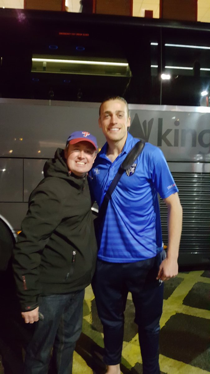 Truebluejock's tweet photo. Nice to meet you today @Thomas__Eaves Jr chuffed with his pic as am I with mine! #mancrush #doublefigure #gills https://t.co/ZyZPzFYT6S