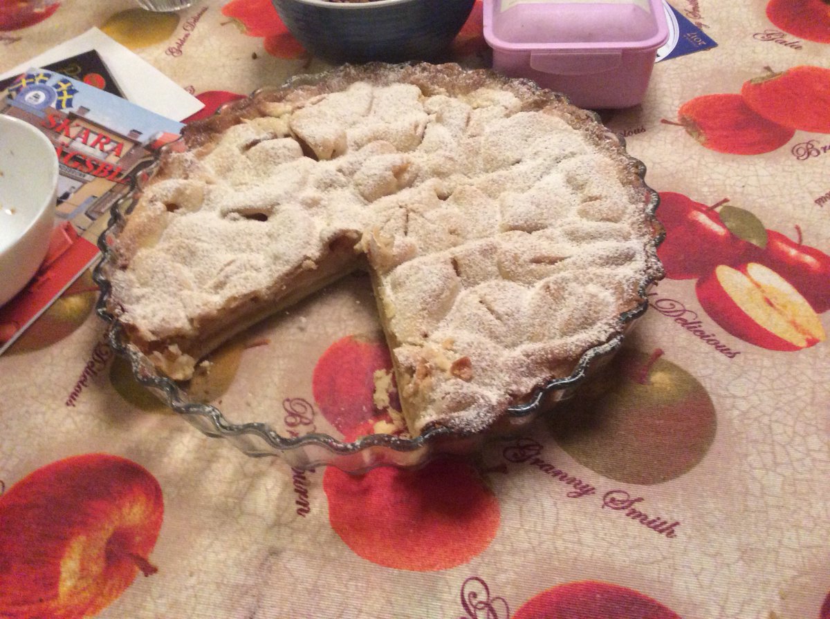 MaSv042's tweet photo. I mitght not be proud of many of my acievments, but dagnabbit, I make a fucking AMAZING Apple Tart! #baking #bakingpride https://t.co/uOYujYXYej