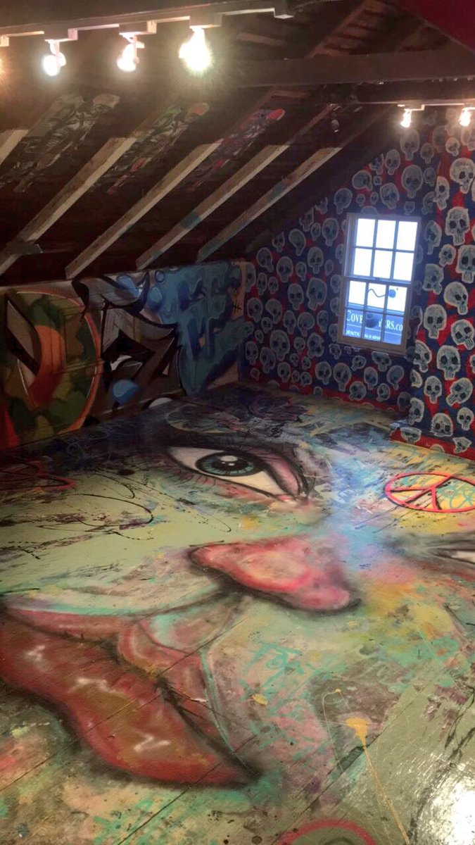 jill_geee's tweet photo. Dope art at Graffiti Mansion #firstcityproject https://t.co/ql30ZhlKrs
