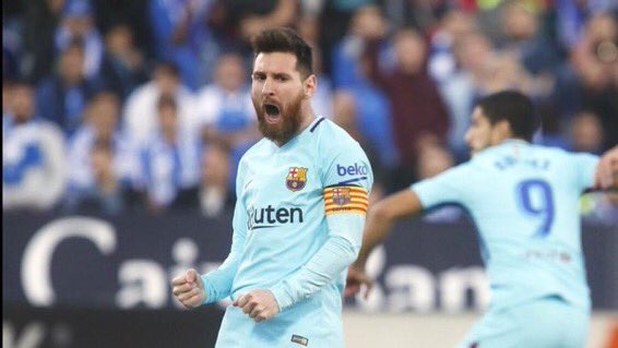 fahad_laporta's tweet photo. اول مره في التاريخ اشوف لاعب يزعل لان فريقه سجل .. انانيته غبية بشكل 😂😭😂
في الجانب الاخر : 
سواريز يسجل و شاهدوا فرحة ميسي ! https://t.co/S2illGOAsF