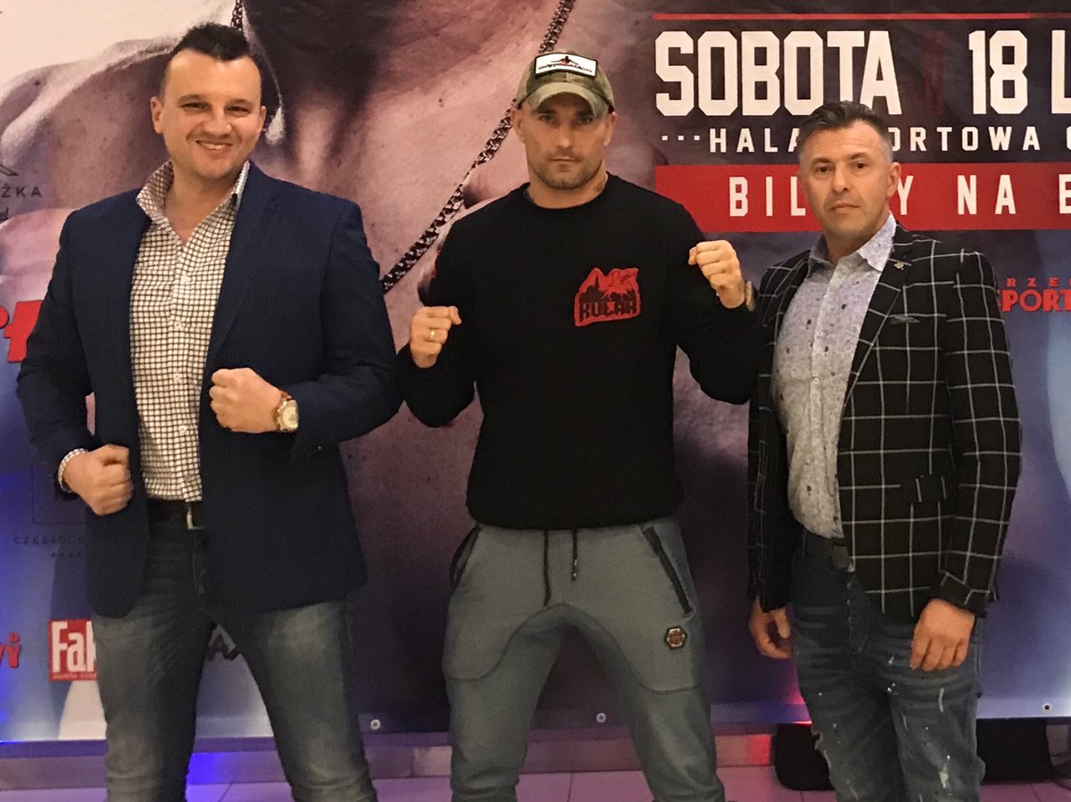 JozwiakPawe's tweet photo. Nowa stara krew już niebawem na FEN . Czekajcie na official info !
The Legend is is gonna back 👊👊👊
#fen #fightexclusivenight #mma #polsat #fen20 #champisback https://t.co/y8lxKHuGow