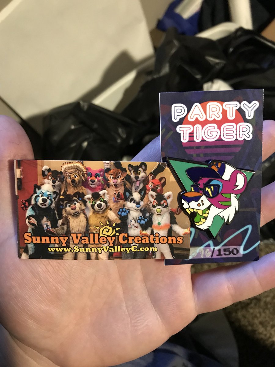 realtoxiehusky's tweet photo. @SunnyValleyC
Came in today! #graphicpin #hardpin #enamelpin #furry #furryfandom #partytiger https://t.co/wz5Mbvml1o