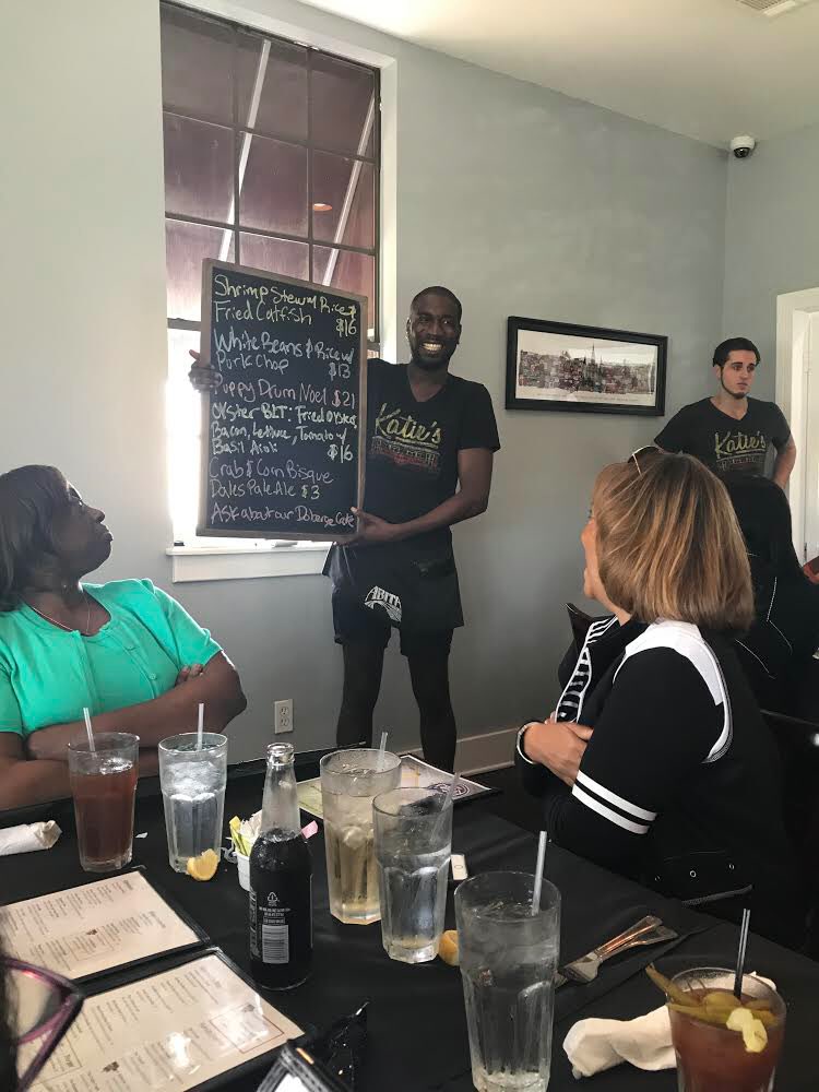 CCchapter_links's tweet photo. Wrapping up Friendship Month with Lunch at Katie’s! 💚 #FriendshipMonth #LinksInc #CCCLinks #LinkedInFriendship https://t.co/eAf17YROyq