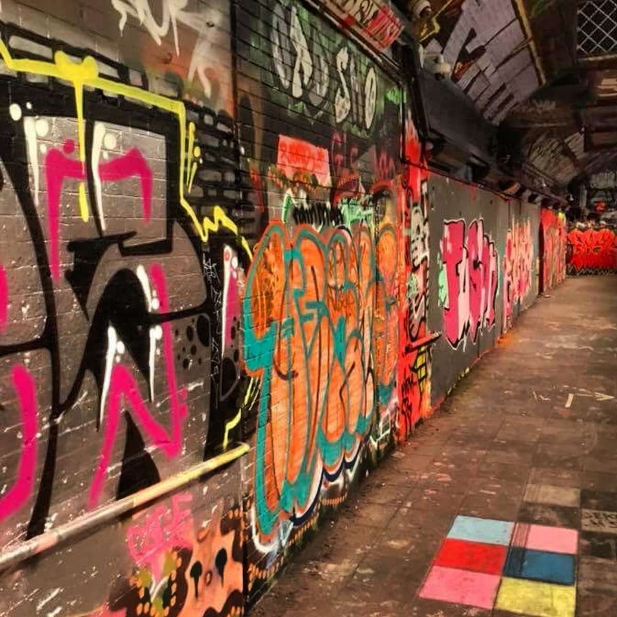 ggvisualartist's tweet photo. #artbattle #lindon #valut #streetart #venue #uk #grafitiart #grafiti #artist #dopeart #friends #punkshow #punks #instapunks https://t.co/QSSVGOQBlj