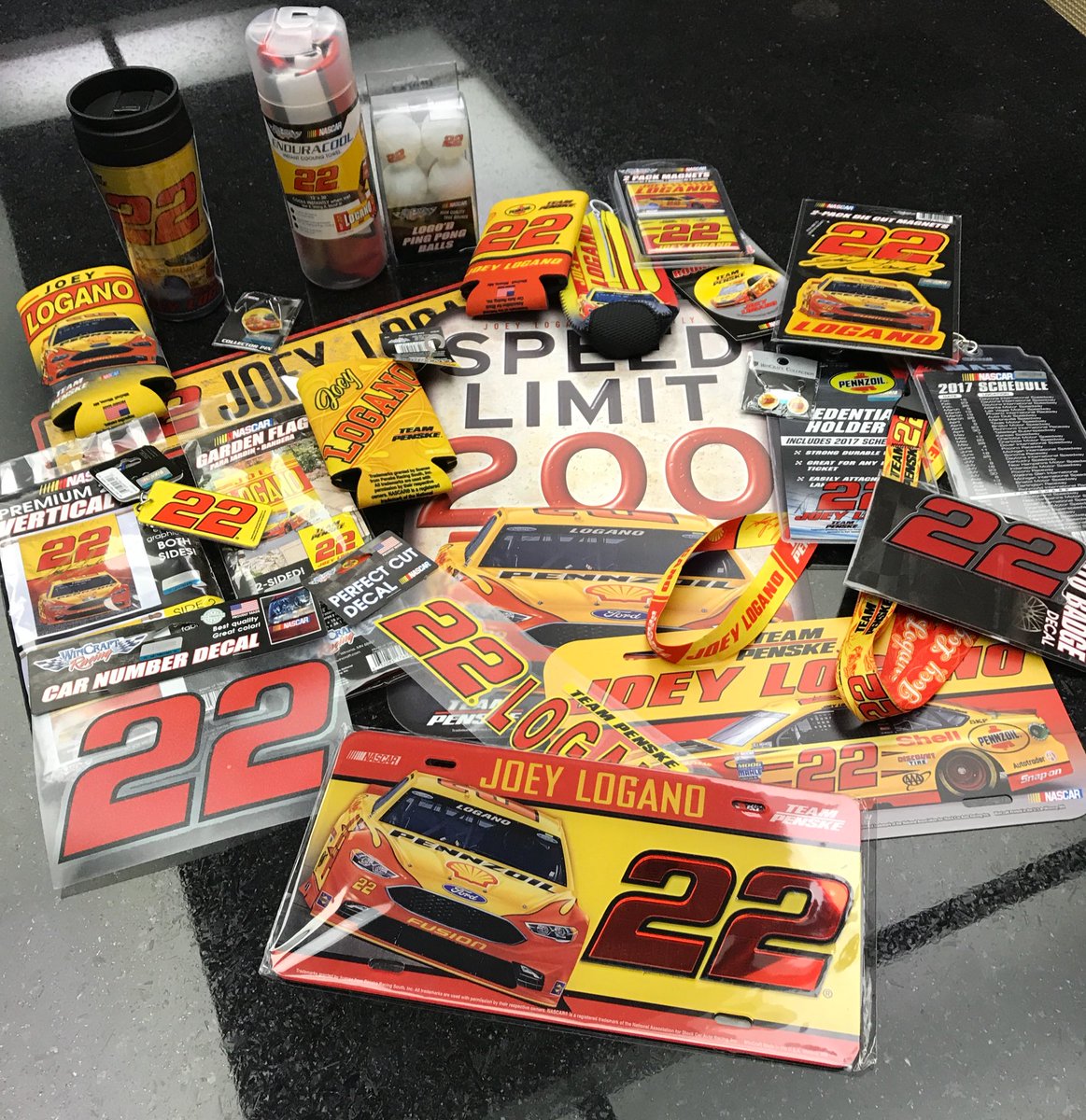 Team_Penske's tweet photo. ➡️ Retweet for a chance to win this @Joeylogano ultimate prize pack! Ends 11/19/17 at 11:59 p.m. ET.  

📃: https://t.co/XeaslOT7ML https://t.co/9OhEp1uhHh