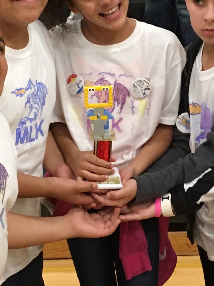 Robin1281301's tweet photo. @RCSDMLKJr  MLK Dragons take 1st place in Core Values at the FLL robotics tournament at McQuaid AND advance to the U of R regional tournament. https://t.co/ISDSnDNG4j