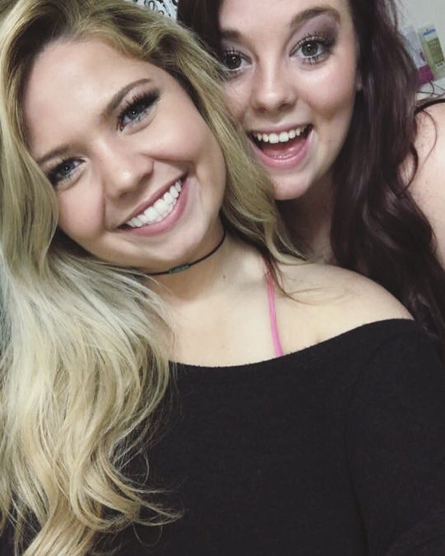 DanielleLeDoux2's tweet photo. ANY COUNTRY BOYS OR SUGAR DADDIES OUT THERE LOOKIN FOR A NATTY DRINKING JEEP DRIVING COWGIRL??? #single #readytoFLAMINGLE #answersDMs https://t.co/N9r454nyQv
