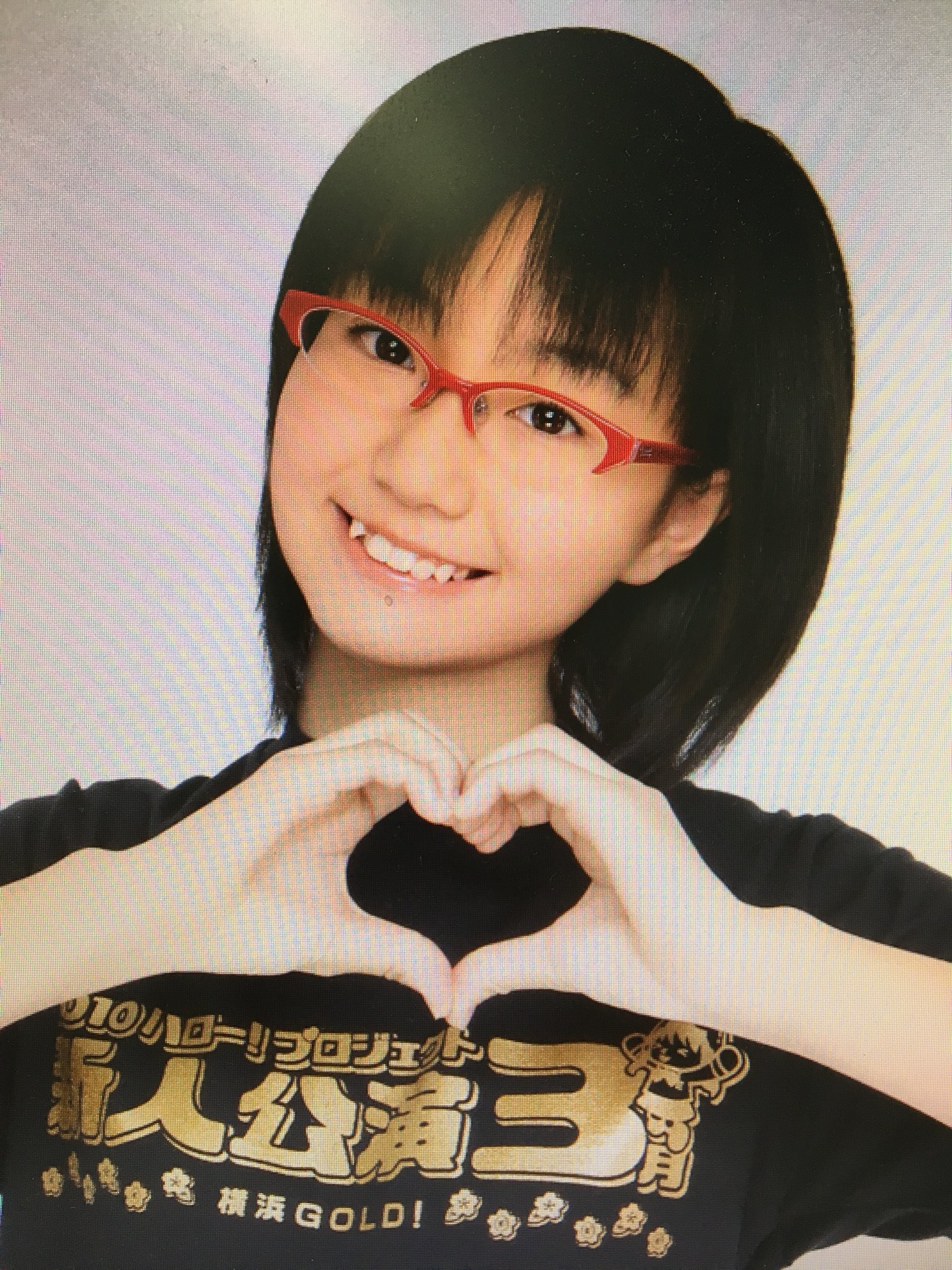 アイドルお宝くじ公式 アップアップガールズ 仮 の新井愛瞳さん 歳のお誕生日おめでとうございます メガネが似合う美少女だったまぁなが 今ではすっかりミニスカポリス またはホラン千秋さんみたいなオトナの女性に変身されて感無量です