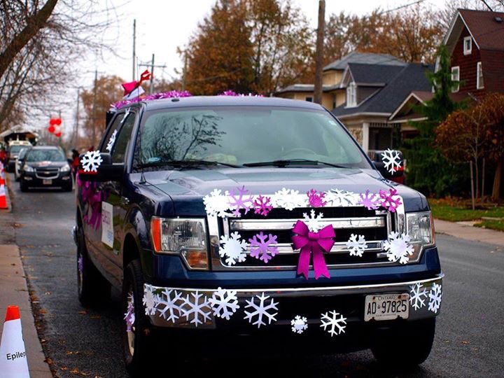 EPILEPSYNIAGARA's tweet photo. What a great day at the Niagara Falls Santa Claus parade! We were “Livin’ in a Purple Wonderland” and gave away almost 2,000 candy canes! #EpilepsyAwareness #breakthestigma #nfsantaclausparade #epilepsy #mmmmcandy #lookattheprettysnowflakes https://t.co/fbwGleS1jA