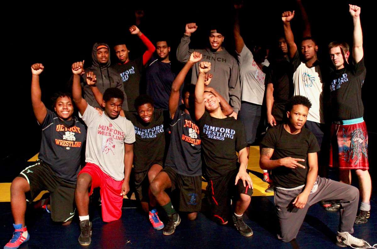 Mumford Wrestling team looked good when <a href="/Trenchwork94/">Carl Davis Jr.</a> came to help us. Help us spread the word, Carl. Go Ravens! gofundme.com/mumford-high-s…