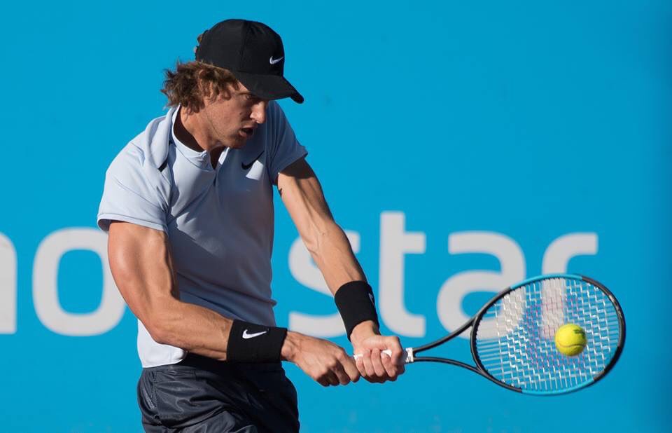RadioSportChile's tweet photo. TENIS | ¡COMENZÓ EL SEGUNDO SET! @NicoJarry 🇨🇱 y @machigonzalez1🇦🇷 caen 4-6 ante dupla @arguellitooo 🇦🇷 y @FAgamenone 🇦🇷, por la final dobles del Challenger de Santiago 2 #MovistarOpen. https://t.co/O1GZfJaNml