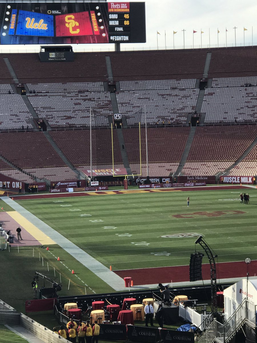 Today #USC v UCLA <a href="/lacoliseum/">Los Angeles Memorial Coliseum</a> gates open at 3 kickoff at 5! See us at tunnel 8!