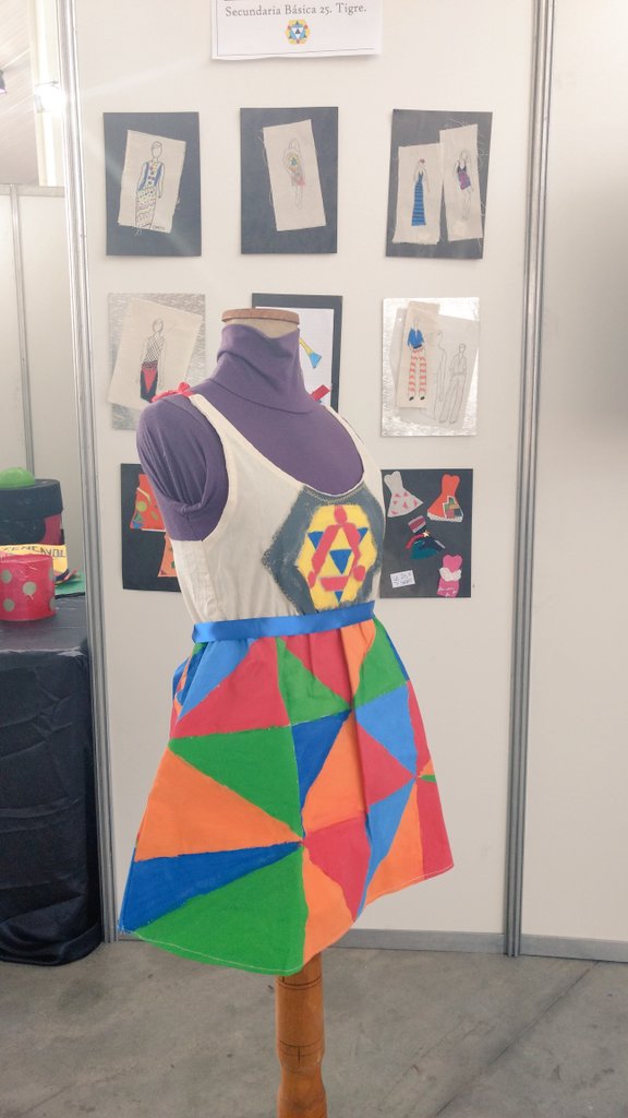 cas_rosa's tweet photo. Proyectos de Arte en el contexto de Feria Nacional de Innovación Educativa #FN2017 #PACOF Secundarias de Arte representan a la provincia de Buenos Aires @BAeducacion @sergesiciliano https://t.co/emDSu86yqV