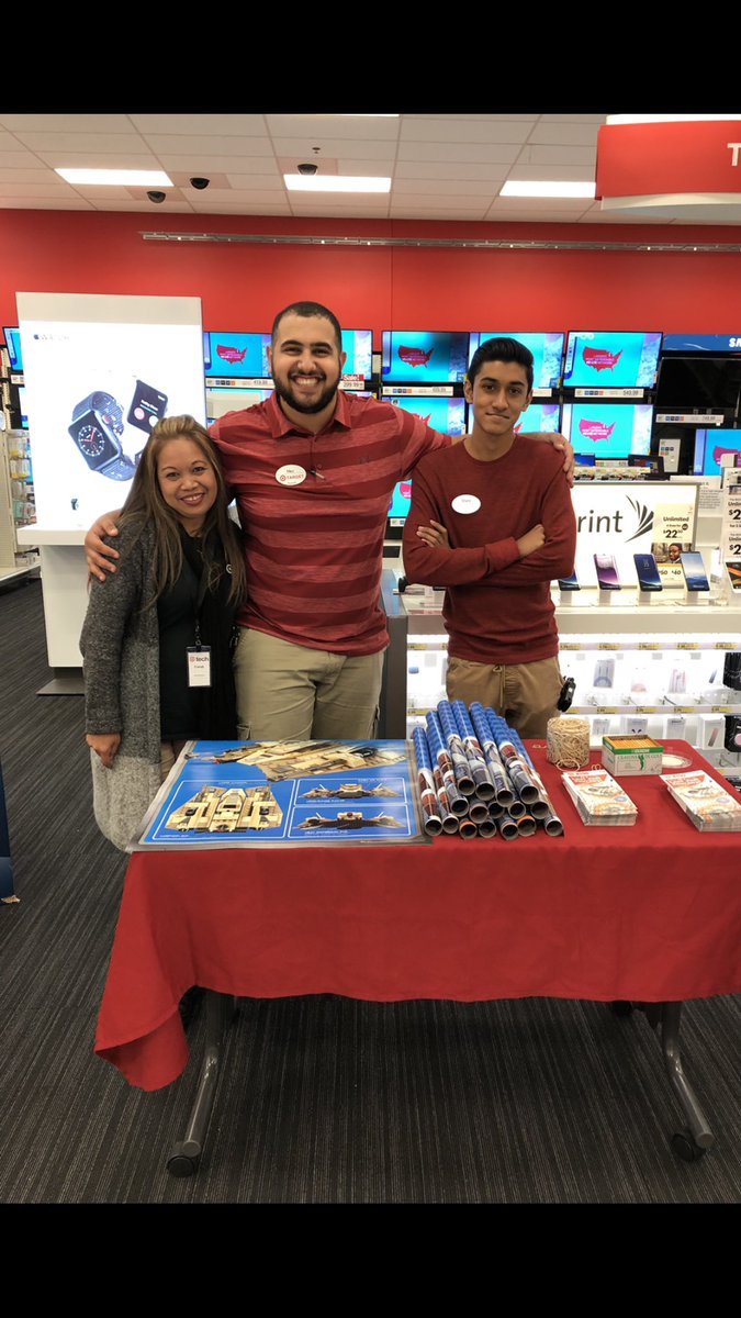 Mazalnassiry's tweet photo. Totally Rocked it at the LEGO Starwars scavenger hunt event, thanks to TM Shahil and the mobile team for being so passionate about our event! #winningtheweekend @mz_kerri_suda @MDeflavio @LexiLauren5 @tgtjoshua @RLB_325 @Dexter_Alcala @RickerMaureen @SamMadsen21 https://t.co/JWmi63X2iW