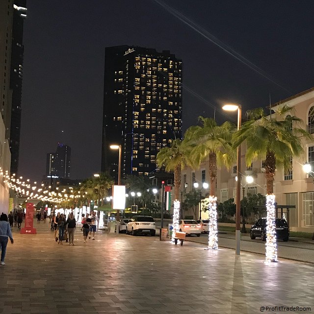 ProfitTradeRoom's tweet photo. I guess this should represent snow on palm trees?π΄β
#ReadyForChristmas #ArabWinter #ColdNOT #TheyNeverSeenSnow #TheyNeverSeenTax #Dubai #Arabs #ArabMoney #Rich #Wealthy #WowJBR #Saturday #Weekend https://t.co/BiwWeuvGPB