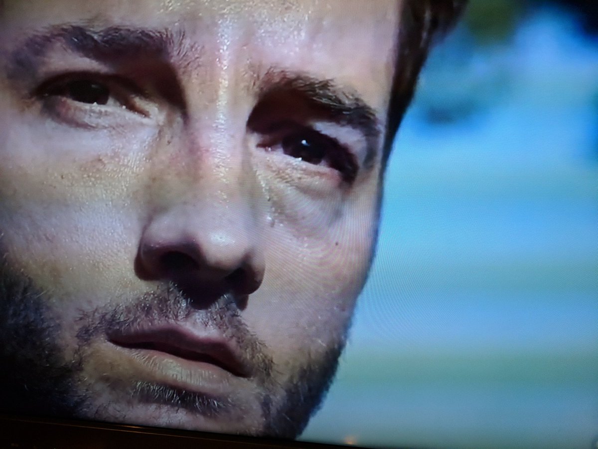 aRTShrian's tweet photo. @NBCThisisUs @ThisIsUsWriters @kenolin1 @justinhartley Is #KevinPearson shocked/sad cuz he can't believe how the house number changed from 1646 to 1920 (right in front of him!)? Or there's a mystery behind it (yet to be revealed)? 🤔🤔 #ThisIsUs https://t.co/wWIqZzuxkO