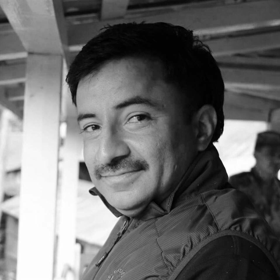 KTnepal's tweet image. पुर्व प्रम पुष्पकमल दाहाल प्रचण्डका सुपुत्र प्रकाश दाहालको आकस्मिक निधनको समाचारले स्तब्ध भएको छु।व्यक्तिगतरुपमा उनि असल मानिस थिए।दिवंगत आत्माको चीरशान्तिको कामना गर्दछु।प्रचण्डजी,सिताजी र सम्पूर्ण दाहाल परिवारमा यो असह्य पिडा सहनसक्ने शक्ति भगवानले प्रदान गरुन।हार्दिक समवेदना