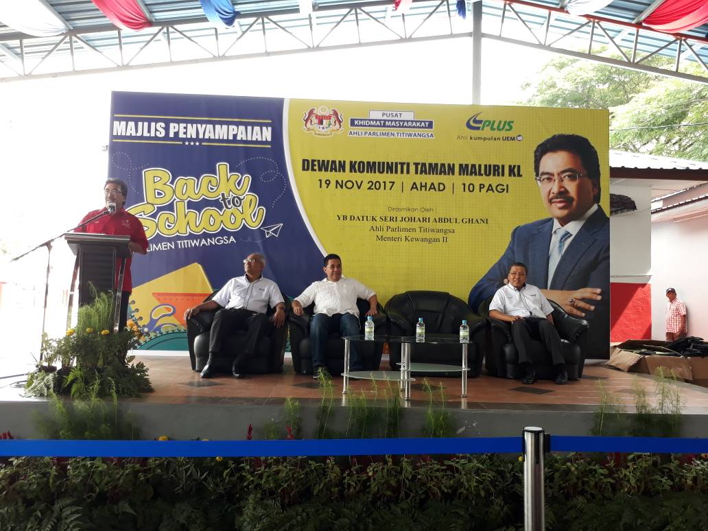 plus2u's tweet photo. Majlis Back to School UEM Group-PLUS dihadiri oleh YB Datuk Seri Johari Abdul Ghani selaku Ahli Parlimen Titiwangsa bersama Pegawai Eksekutif Kumpulan UEM Dato' Izzaddin Idris dan Pengarah Urusan PLUS, Datuk Azman Ismail. @LLMrasmi  #backtoschool2017 #UEMGroup #PLUS https://t.co/pQU7H4g0ic
