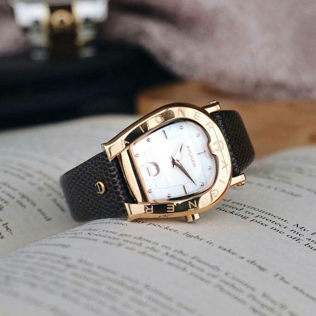 PondokJam's tweet photo. A bold, yet calm design of the Aigner timepiece
WA 085921012102
#aignerwatch #aignermunich  #aignerori

https://t.co/G3AMBw88FE https://t.co/AtSZsjGIU8