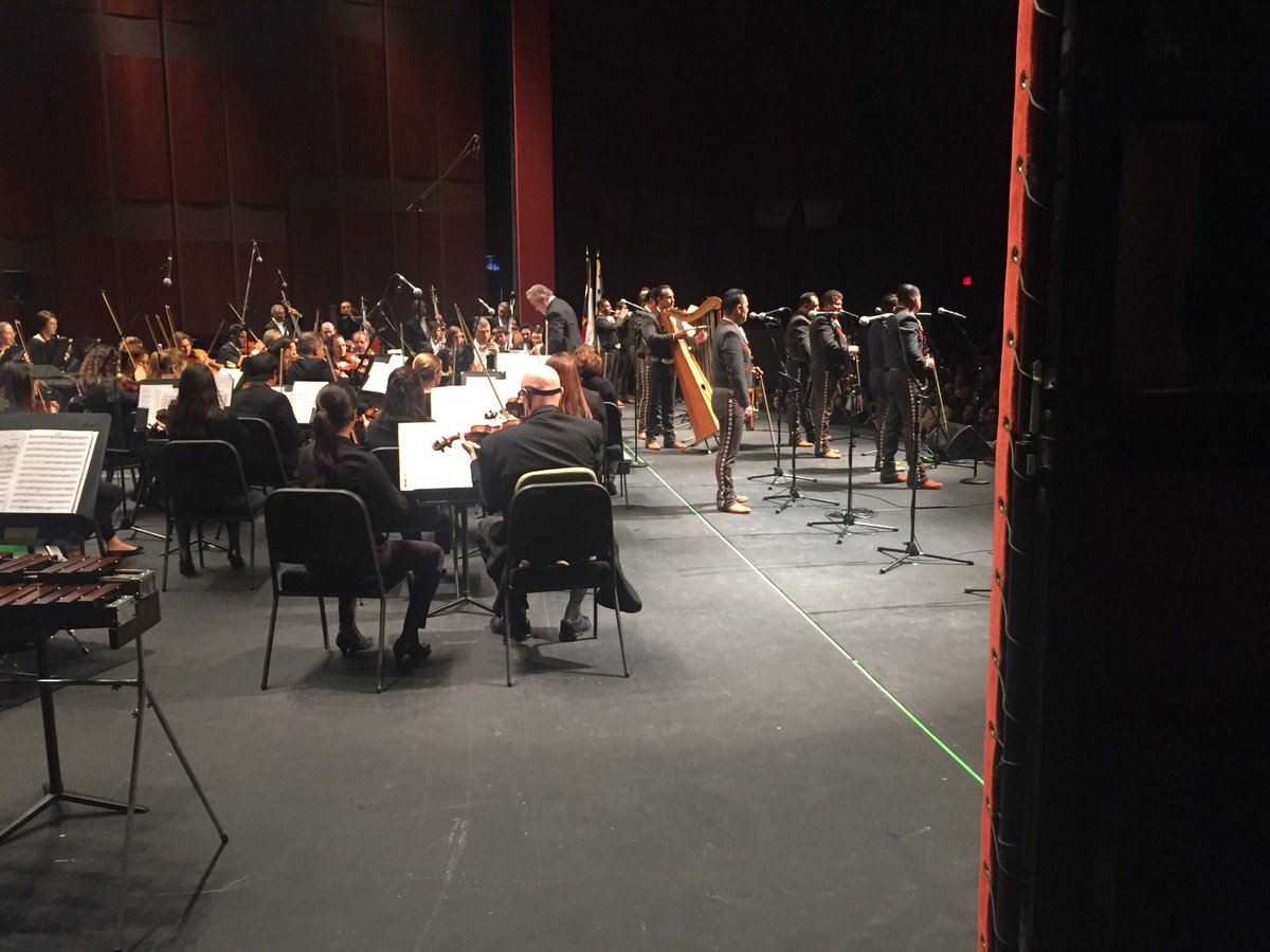 planosymphony's tweet image. Backstage view of @MLCamperos in action! #pso35