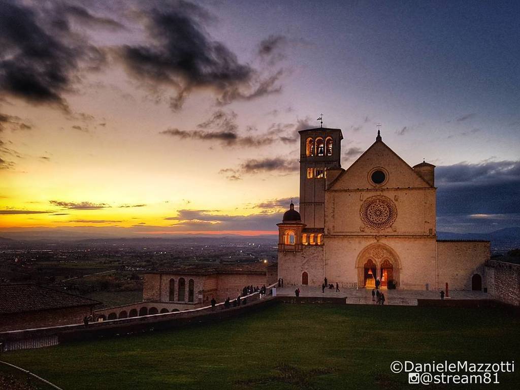 stream81's tweet photo. #basilica di #sanfrancesco #assisi #italy #church #sunset #view #landscape #landmark #umbria
#instaperugia #igersperugia #igersumbria #ig_perugia #ig_umbria #igworldclub #italianeography #instaitalia #statigram #igersitalia #igers #photooftheday #webst… https://t.co/Oq50ZfNuCT https://t.co/Mx8qiXB5vE