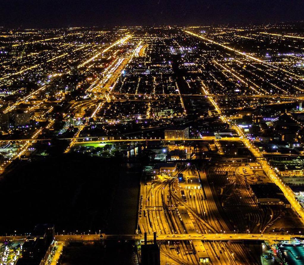 Crashnorun's tweet photo. Chicago horizon from the Willis tower.
.
.
#chicago #willistower #chicagoarchitecture #architecturephotography #architecture #chicagobuildings #horizon #chicagoskyline #urbanskyline #urbannight #citylights #perspective #urbanperspectives #chicagolights #… https://t.co/3A25qhqJIy https://t.co/bNBnmBV10y