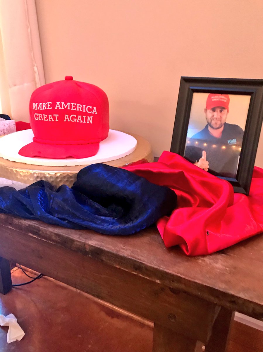 harperjamesb's tweet photo. @realDonaldTrump you were featured prominently at a wedding I attended in Carrollton, GA. Grooms cake. https://t.co/nI3JiabglI