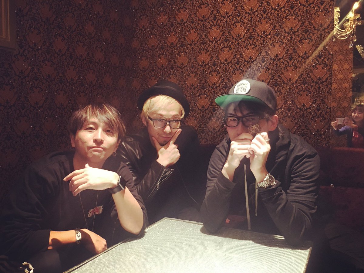 色s A Twitter ナイトクラビング 画像1 自分のdj中 お客さんの中で1番テンション上がってるのは太鼓持ち全快の俺の店のスタッフ 給料は上がりません 画像2 Vipルームにおっさんだけ 画像3 Hardfloorジャパンツアー大阪公演のポスター 画像4 Hardfloorに 色s A Twitter ナイトクラビング 画像1 自分のdj中 お客さんの中で1番テンション上がってるのは太鼓持ち全快の俺の店のスタッフ 給料は上がりません 画像2 Vipルームにおっさんだけ 画像3 Hardfloorジャパンツアー大阪公演のポスター 画像4 Hardfloorに