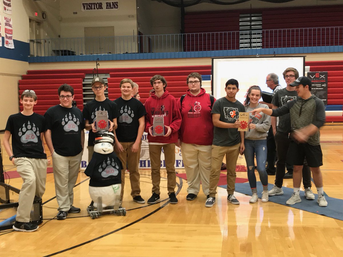 Fuzzy_Wuzzy8675's tweet image. We had a great day at Abraham Lincoln today! We won skills with 176pts. We went undefeated all day and and ended up winning with @1970KnightShift and @TJHSRobotics. #303