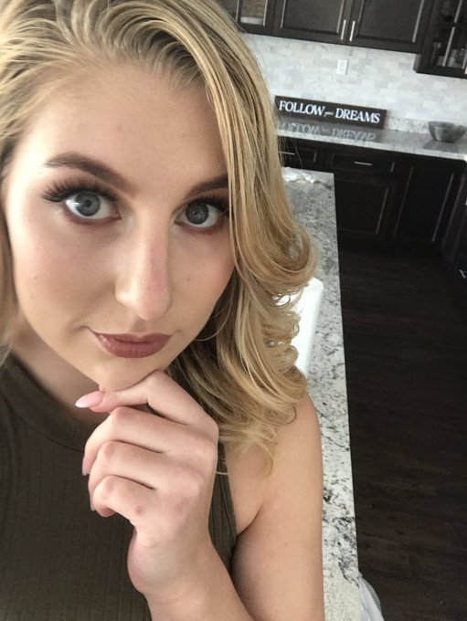 Finally out in Las Vegas following my dreams! I'm learning so much and making some really cool stuff<a href="/tag/lasvegas"class="tags"><span>#lasvegas</span></a><a href="/tag/xxx"class="tags"><span>#xxx</span></a>