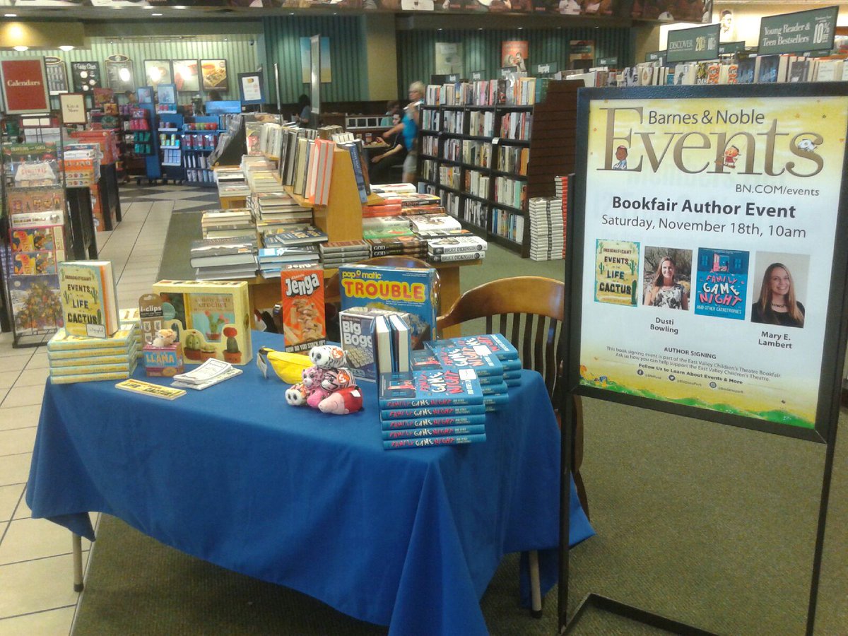 MaryUncontrary's tweet photo. Check out these holiday gift combos--great present ideas for middle grade readers! https://t.co/YX70uCRP7P