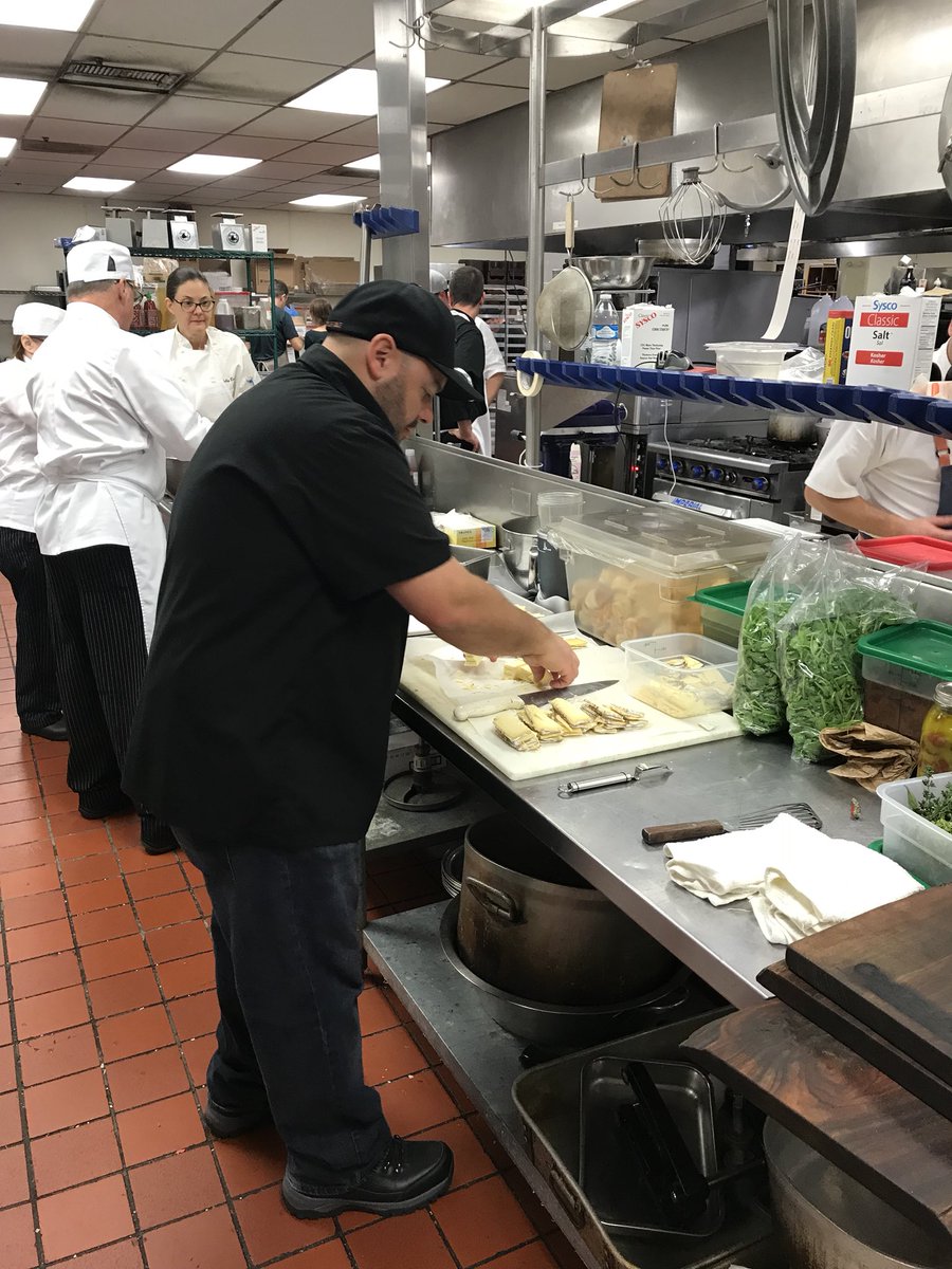 SlowFoodSWWA's tweet image. Taste Renaissance 2017....pre-event featuring the Port of Vancouver and Clark College Culinary has begun! #portofvancouver #tasteren2017