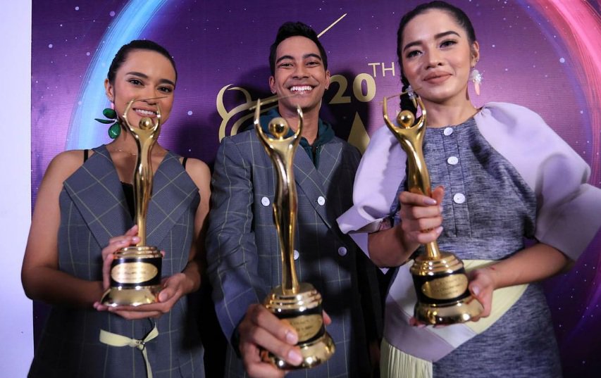 Selamat dan sukses! <a href="/GAC_music/">Gamaliél Audrey Cantika</a> yg BERLARI TANPA KAKI dan berhasil meraih 3 trofi AMI Awards untuk Karya Produksi Grup Vokal Terbaik, Kolaborasi Pop Terbaik dan Karya Produksi OST. Terbaik! #10LaguKeren #SenandungCinta #SiarAndin <a href="/andinmahamel/">にゃん</a> #IRadioNetwork
