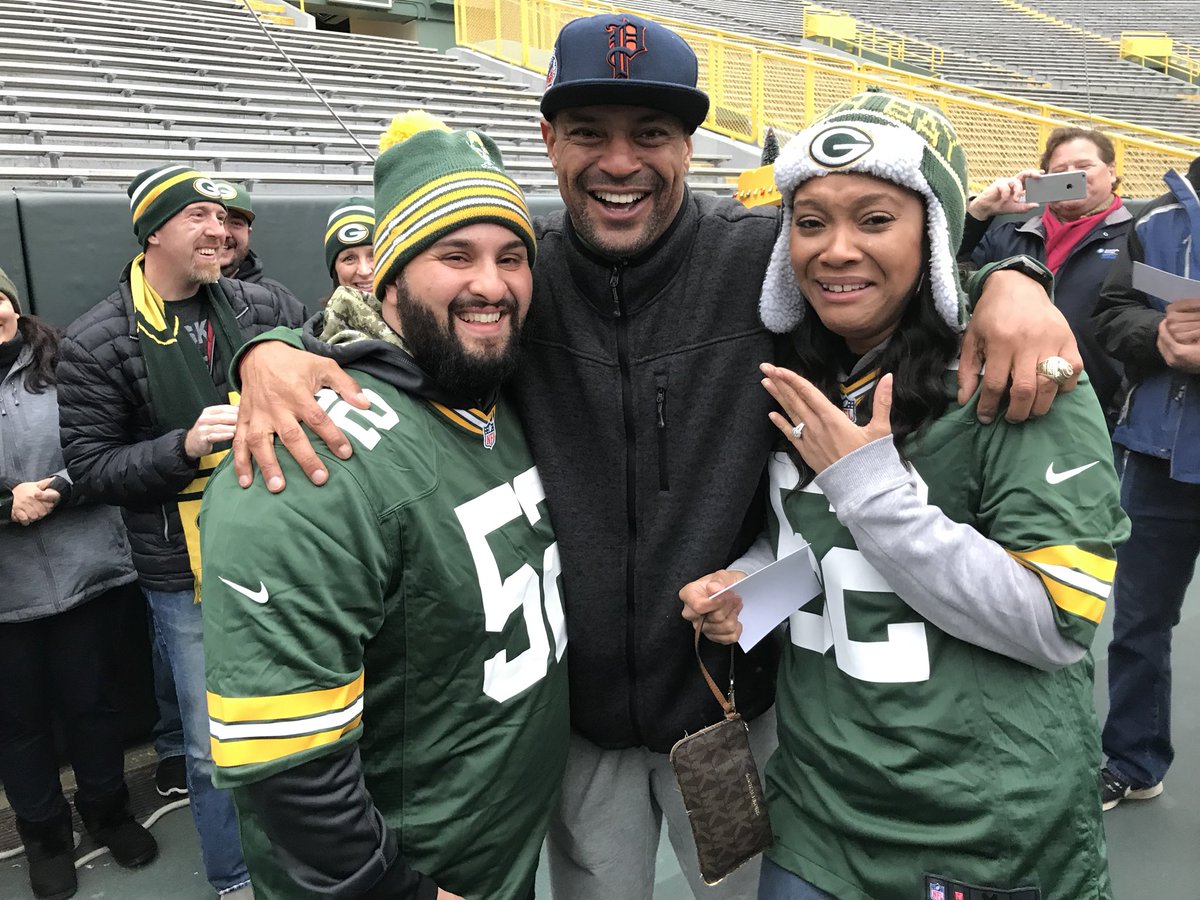 dskarts22's tweet photo. @afreeman86 thanks for sharing in our special day. Will never forget this moment. #shesaidyes #GreenBayPackers #GoPackGo https://t.co/bF0WwUVry8