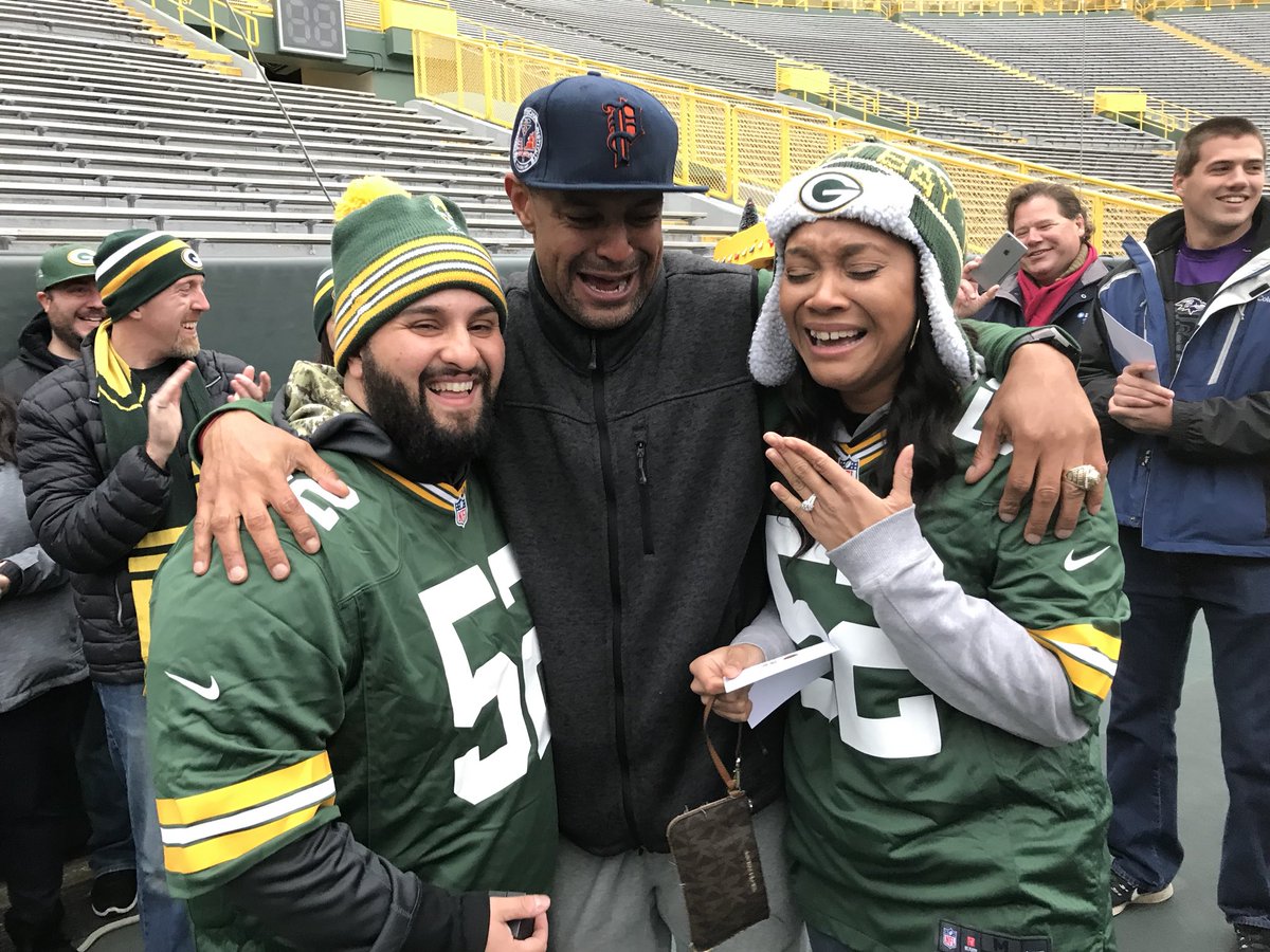 dskarts22's tweet photo. @afreeman86 thanks for sharing in our special day. Will never forget this moment. #shesaidyes #GreenBayPackers #GoPackGo https://t.co/bF0WwUVry8