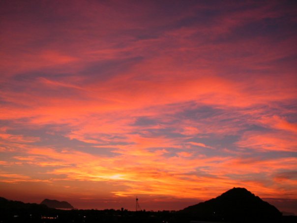 EscapeAllNPP's tweet photo. Sunset scene October 2017.   ⁣⁣#sunset ⁣#夕焼け ⁣#夕暮れ ⁣#autum ⁣#秋の夕暮れ https://t.co/sMItAYawMC