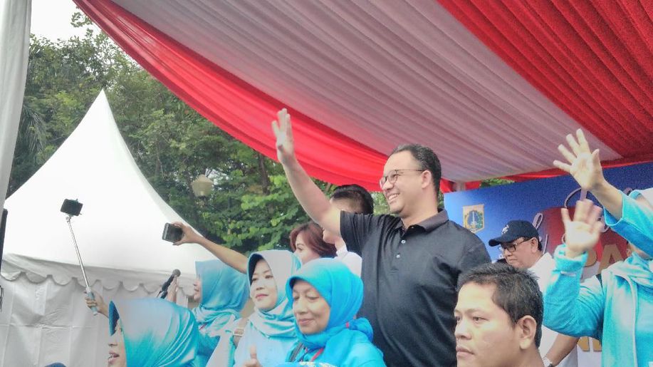 detikcom's tweet photo. Jalan Sehat Bersama Guru PAUD, Anies Apresiasi Keikhlasan Pengajar https://t.co/vCBo7ljqJh https://t.co/BiJE17tD52