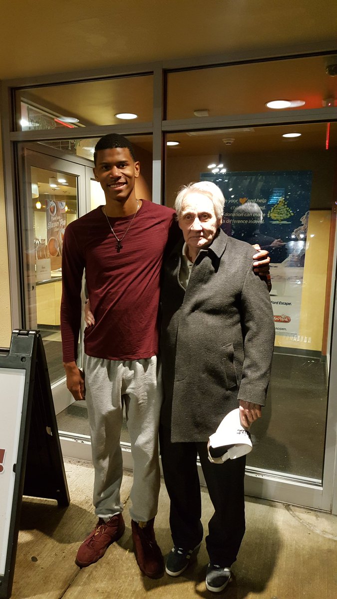 RJettHoopsFdn's tweet image. I'm still alive &amp;amp; met Richard "Al" Griffith Villanova class of 1957 Basketball Hall of Famer thnx 2 #CardiacTesting #TestYourAthlete #JetterStory #blessed Thnx for the pic &amp;amp; time Mr. G!