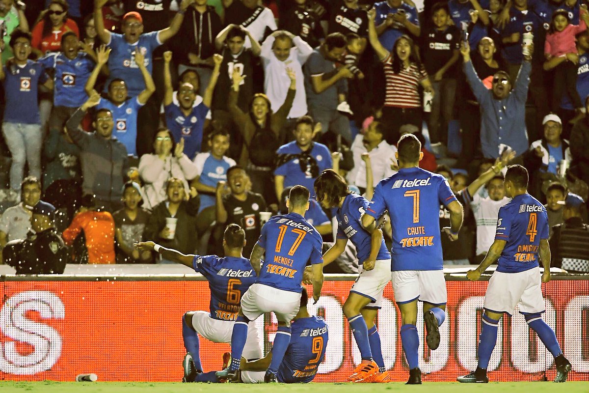 chaco_81's tweet photo. Orgulloso de @Cruz_Azul_FC , orgulloso de este equipo y esta afición!!! #AzulXTi https://t.co/VJEKa1dO3n