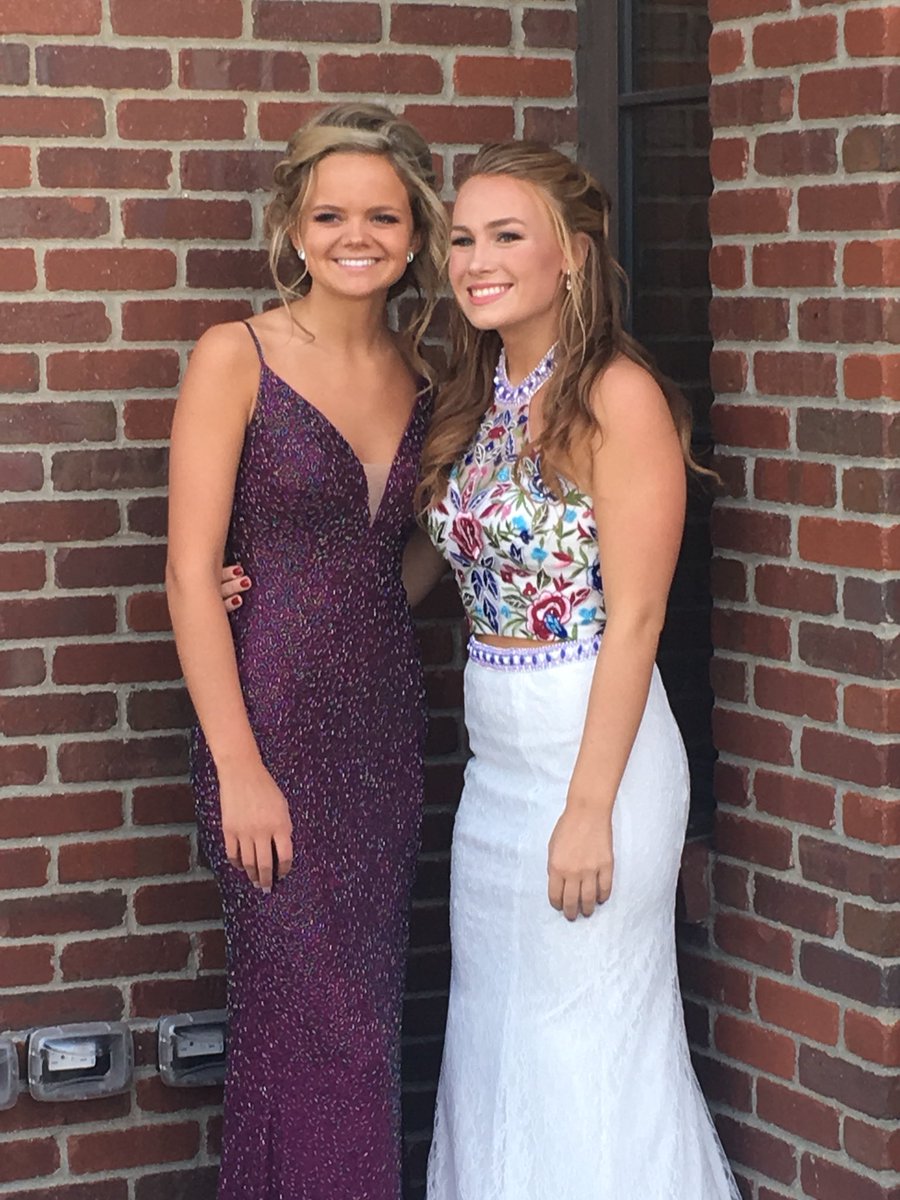 sprice298's tweet photo. Happy birthday Mariah!!🎊🎊 thanks for winning big at the casino for me🤑🤑🤑 love you💖 @mfoote10 https://t.co/U28zDdBpyq