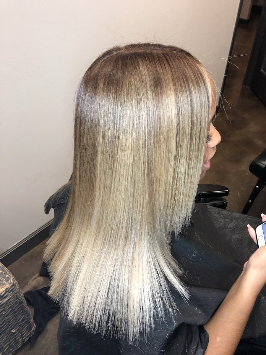 DontWorryBoutB's tweet photo. this gul finally let me do her hair. my boo ♥️♥️ https://t.co/G21ZtSnF2W