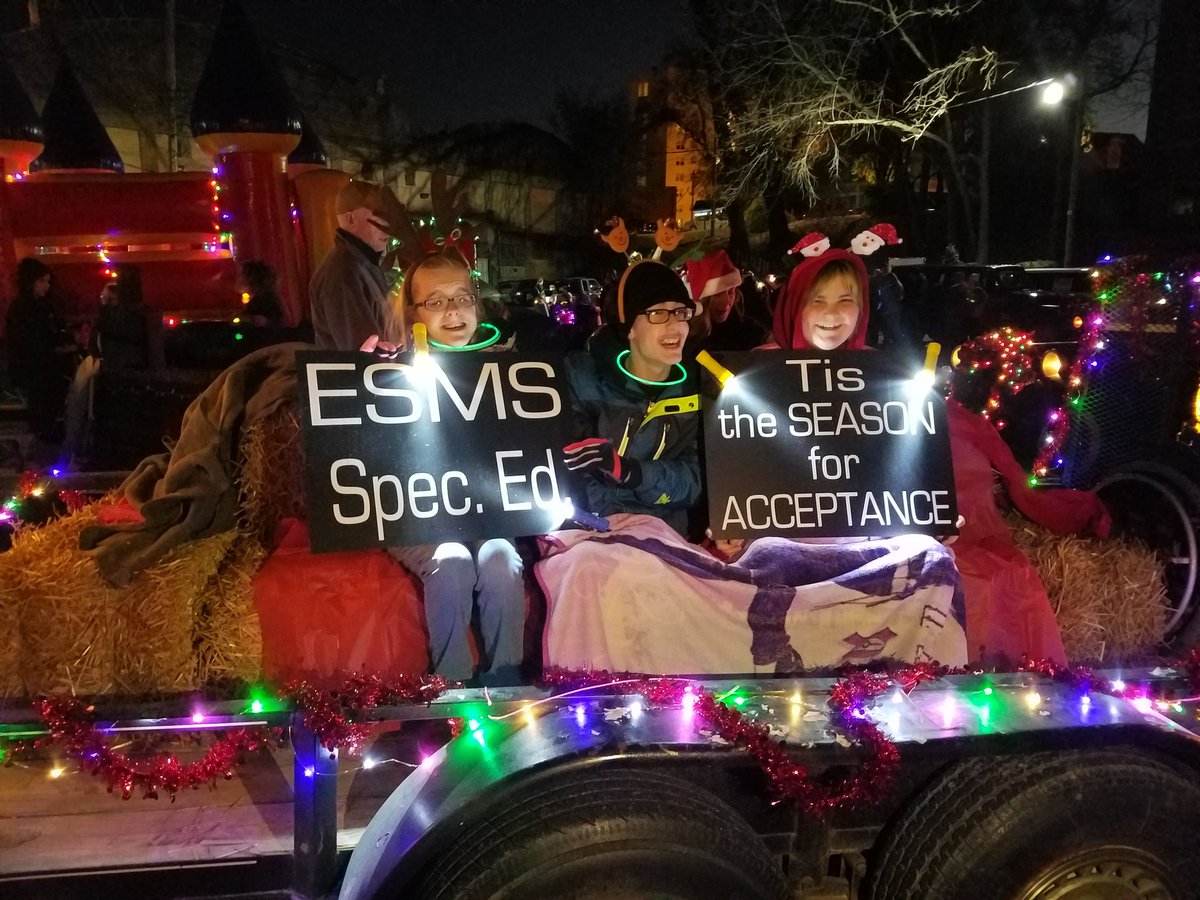 MelissaBiermann's tweet photo. Tis the Season for Acceptance! ESMS Sped in the Christmas Parade! #esmsbestyearever #essdexcels #esmsimpact https://t.co/1tp4eC4oF1