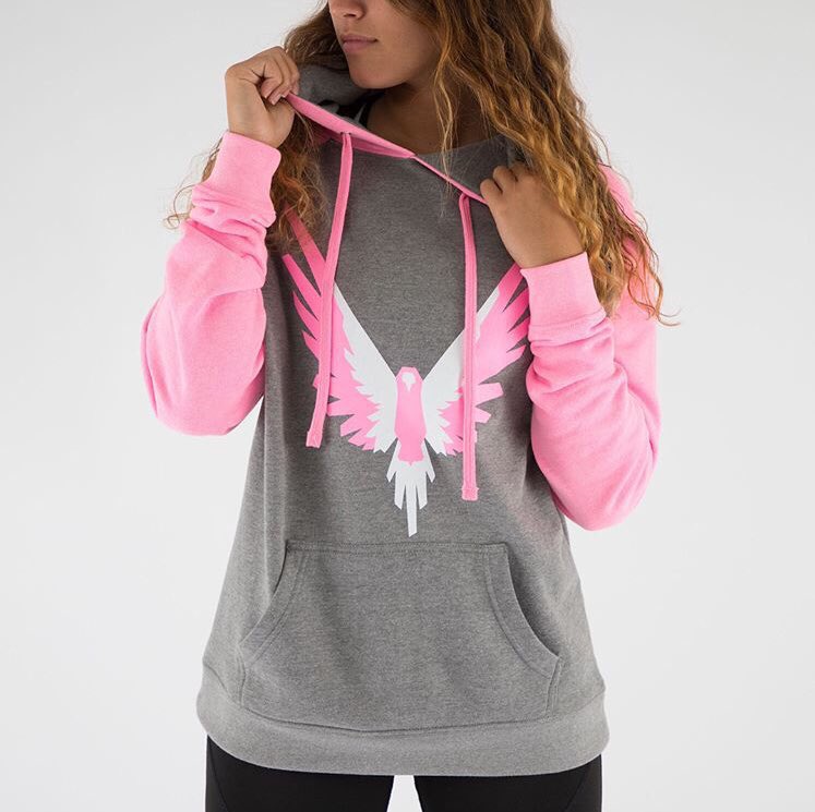 ShopLoganPaul's tweet photo. Our 2-Tone Hoodies are on 🔥! Collect the softest and most comfy hoodies on the market! Swoop up online right now. 💥 #BeAMaverick
➡️ https://t.co/pegovk6rFl ⬅️ https://t.co/Z94OBzWww6