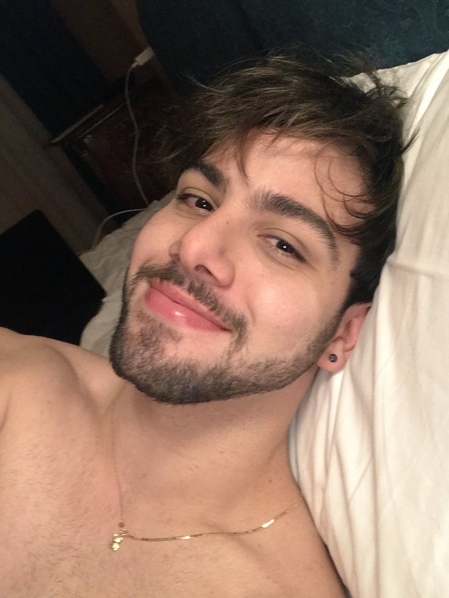 t3ddyyyyy's tweet photo. vcs subiram uma hashtag DO NADA só pra mandarem amor e carinho pra mim <3

não queria chorar antes de dormir mas faze o que né,,,,,,,,,,

#WeLoveYouT3ddy https://t.co/rENsQHawKS