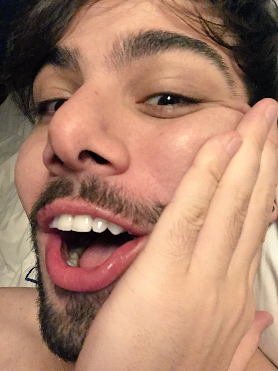 t3ddyyyyy's tweet photo. vcs subiram uma hashtag DO NADA só pra mandarem amor e carinho pra mim <3

não queria chorar antes de dormir mas faze o que né,,,,,,,,,,

#WeLoveYouT3ddy https://t.co/rENsQHawKS