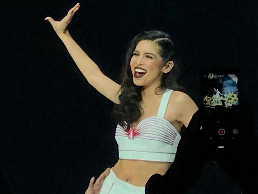 gmanetwork's tweet photo. Maine Mendoza (@mainedcm) wears a big smile, flashes toned abs in a fashion show! https://t.co/ZB7FdGrdcq https://t.co/264vZaHHNf