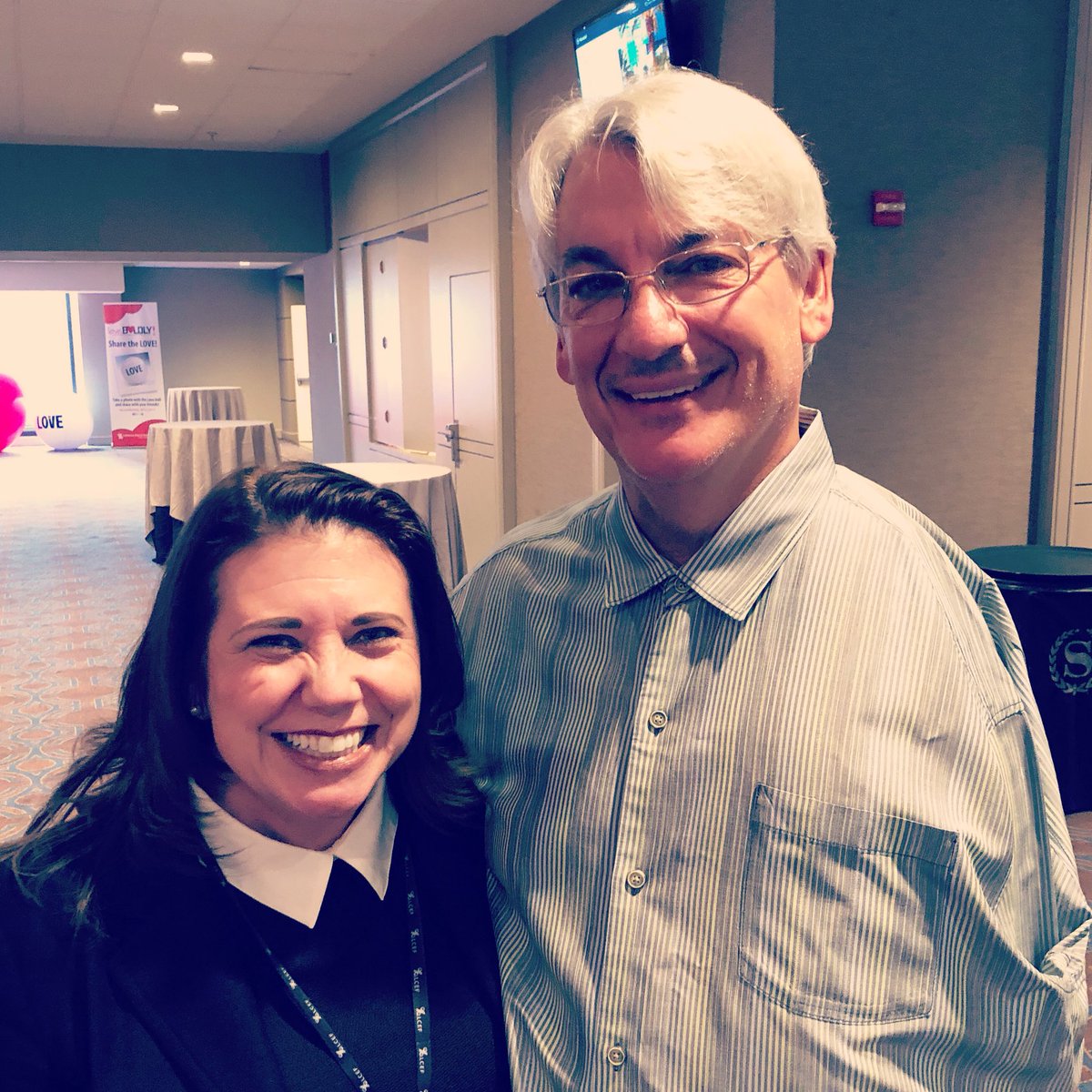 AmyScholz's tweet photo. No biggie...I met former San Francisco Giants pitcher Dave Dravecky today.😄 He gave a wonderful speech at the @LCEF_ 2017 Fall Conference! (I may be freaking out just a little here...) #FLC2017 #LoveBoldly #greatstory #lovebaseball https://t.co/htV5an8gSO